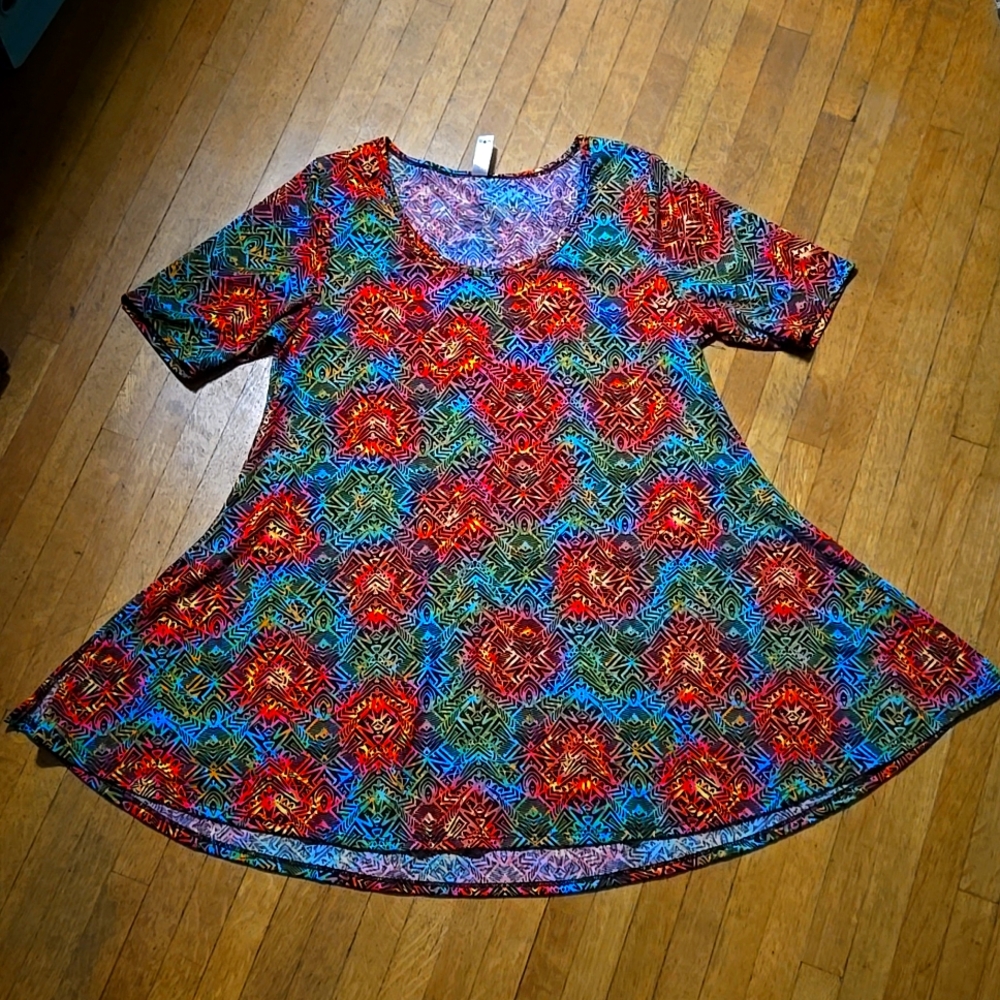 NWOT Lularoe Top